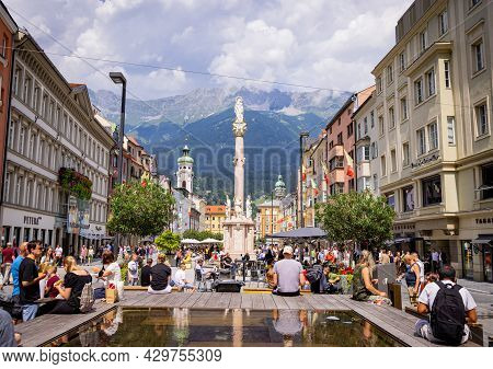 The Historic District Of Innsbruck With Beautiful Pedestrian Zone And Market Square - Innsbruck, Aus