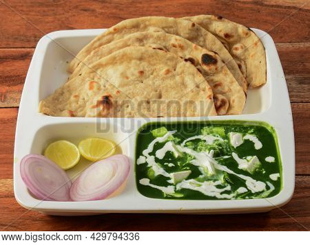 Indian Combo Meal Palak Paneer With Naan, Served Over A Rustic Wooden Background, Selective Focus