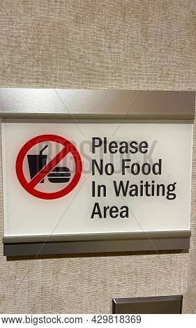 A sign that read Please No Food In Waiting Area at a hospital.