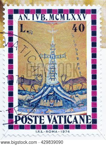 Vatican City - Circa 1974 : Cancelled Postage Stamp Printed By Vatican City, That Shows Cross And Do