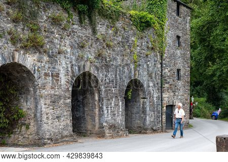 Cotehele Quay.cornwall.united Kingdom.july 23rd 2021.the Edgcumbe Building At Cotehele Quay In Cornw