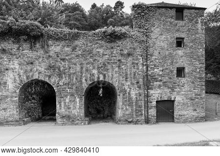Cotehele Quay.cornwall.united Kingdom.july 23rd 2021.the Edgcumbe Building At Cotehele Quay In Cornw