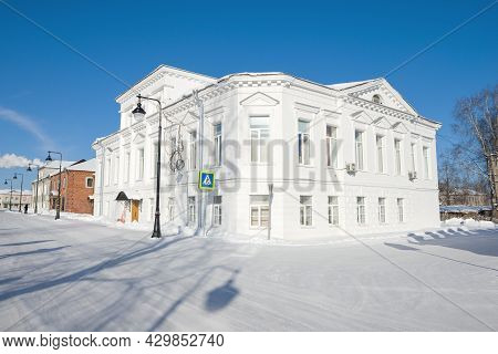 Kargopol, Russia - February 21, 2021: An Old Merchant Mansion (1804) Restored For The City Registry 