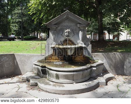 Fontana Dei Mascheroni In Turin