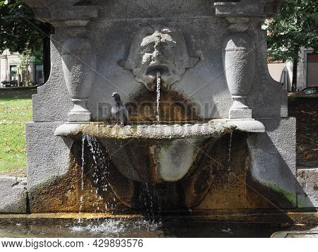 Fontana Dei Mascheroni In Turin