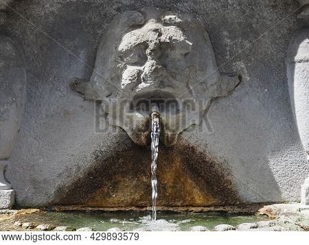 Fontana Dei Mascheroni In Turin