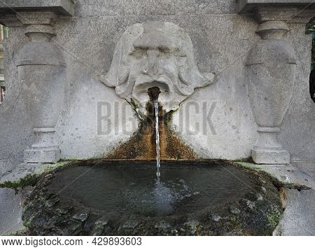 Fontana Dei Mascheroni In Turin