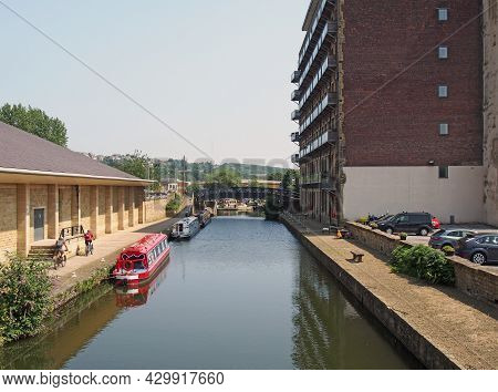 Brighouse, West Yorkshire, United Kingdom - 21 July 2021: The Canal And Entrance To Brighouse Basin 