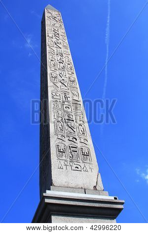 Obelisk v Paříži Luxor