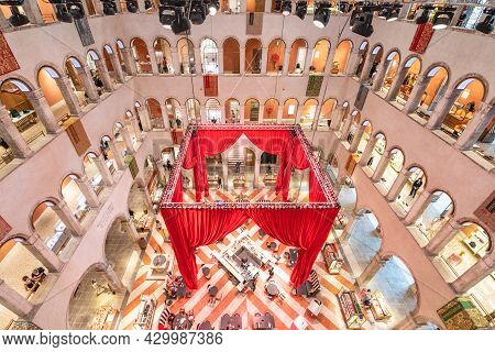 Venice, Italy - August 02, 2021: Huge Indoor Hall Of Fondaco Dei Tedeschi. Former Headquarters And R