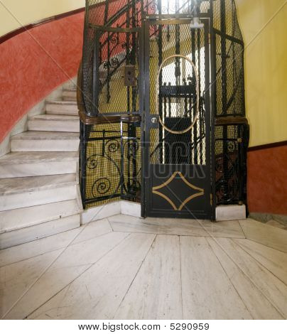 Elevador antigo Hotel Atenas Grécia