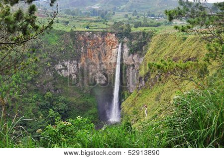 Sipisopiso Waterfall