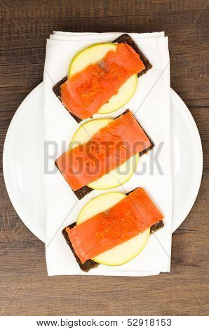 Smoke Wild Salmon With Keta Caviar