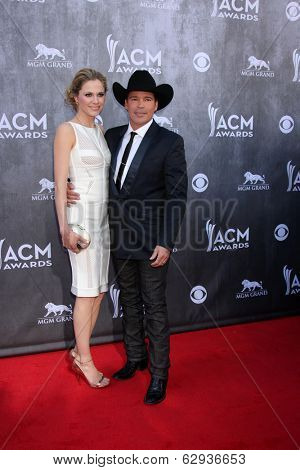 LAS VEGAS - APR 6:  Jessica Craig, Clay Walker at the 2014 Academy of Country Music Awards - Arrivals at MGM Grand Garden Arena on April 6, 2014 in Las Vegas, NV