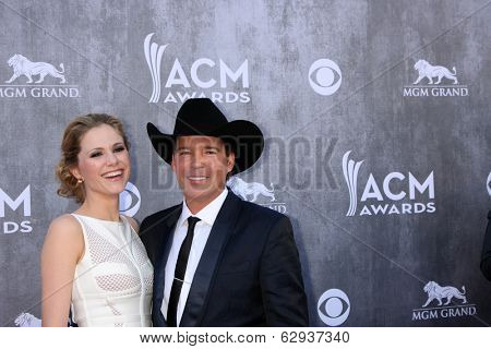 LAS VEGAS - APR 6:  Jessica Craig, Clay Walker at the 2014 Academy of Country Music Awards - Arrivals at MGM Grand Garden Arena on April 6, 2014 in Las Vegas, NV