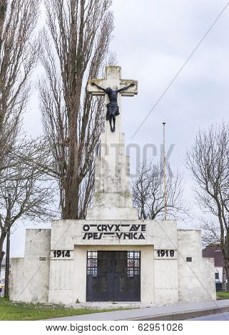 Calvary Statue As World War I Memorial.