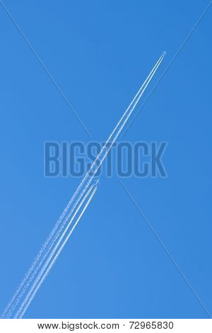 Airplanes with trail