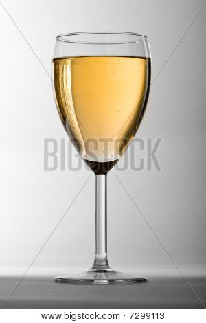 美丽气泡酒的玻璃。
