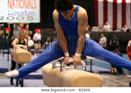 Junge Competing On Pausche