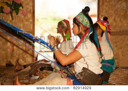 Group Of Kayan Lahwi Girl Is Weaving.