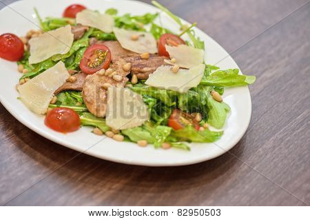 Salad with chicken and parmesan 