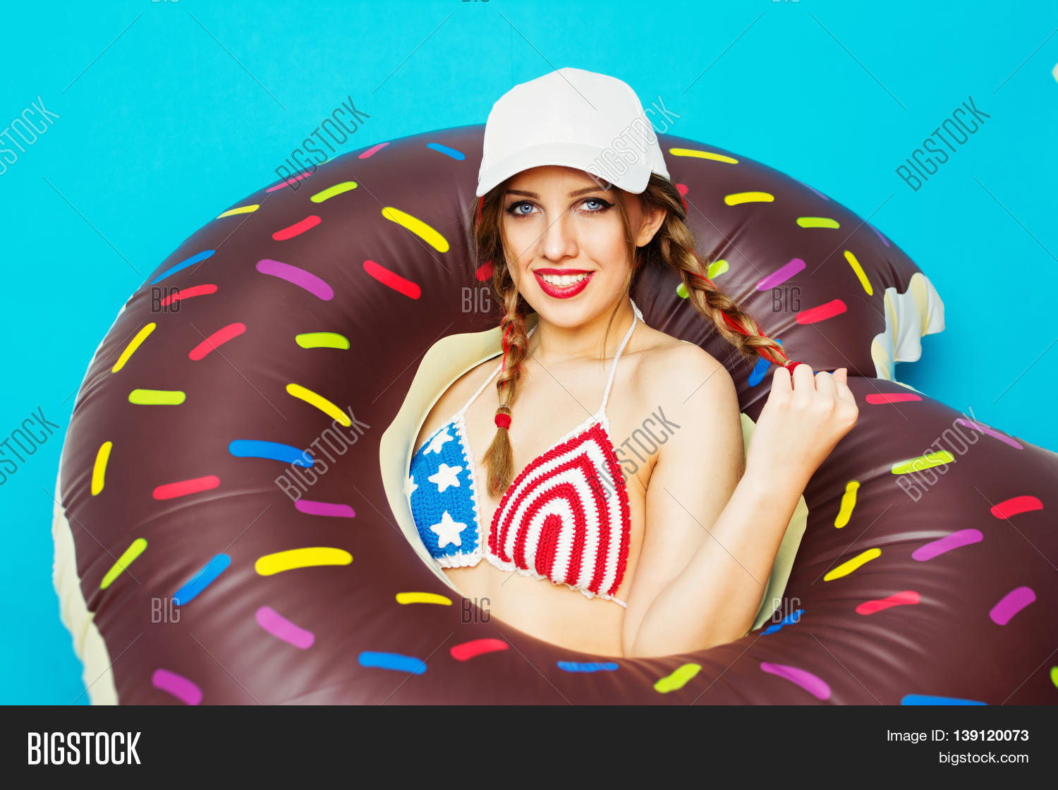 Blonde american teen and 9