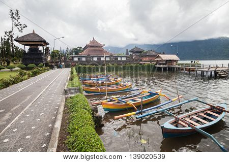 Holiday in Bali, Indonesia - Ulundanu Temple and Lake Beratan