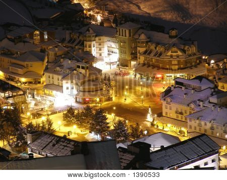 Stazione sciistica di notte