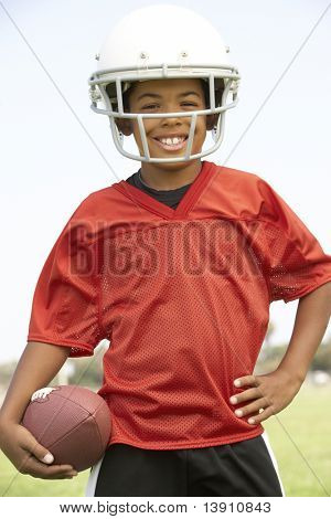 Meninos no time de futebol americano