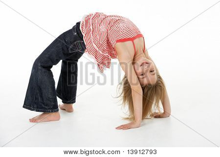 สาวทำ Backflip ในสตูดิโอ