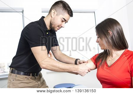 A Chiropractor massage the female patient at office