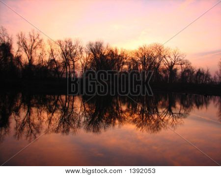 Неошо реки отражение на рассвете