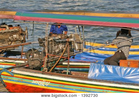 Imbarcazioni a coda lunga, fiume Chao Praya, Bangkok