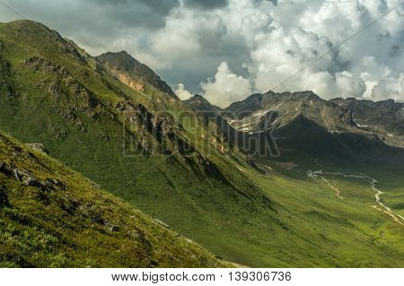 Hiking around the Talkeetna Mountain range in Palmer, Alaska