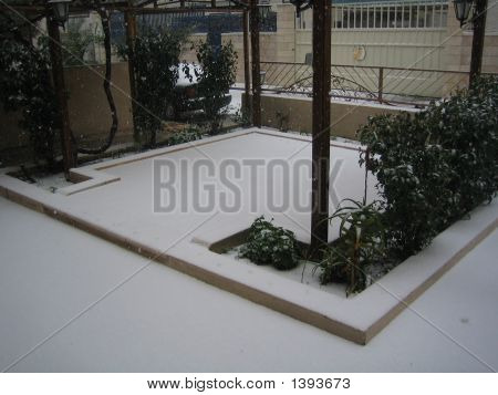 Neve em um pátio