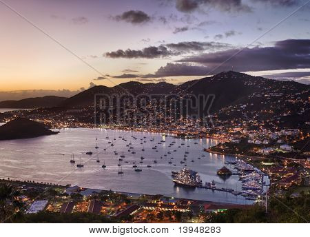 Ciudad de Charlotte Amalie y Puerto