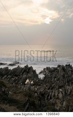 岩の多い海岸線
