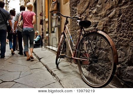 Stary rower na sreet we Florencji. Włochy.