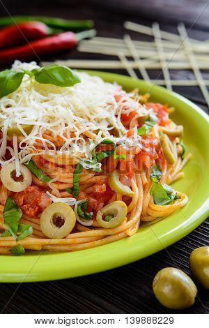 Spaghetti Pasta Salad With Tomato Sauce, Olives, Gouda Cheese And Basil