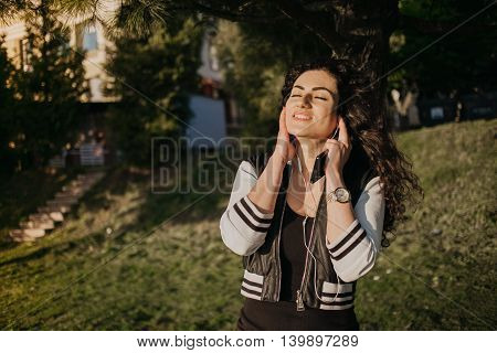 Girls walking around town, sit in cafes and pictures on phones