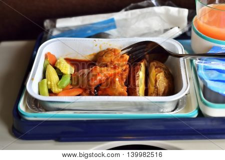 lunch on airplanes, distinctive and delicious sensation