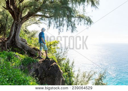Hike in Na Pali coast in Kauai icland, Hawaii