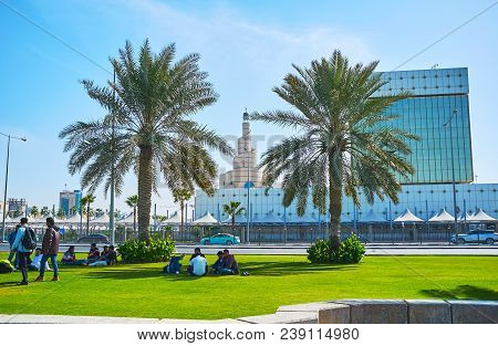 Doha, Qatar - February 13, 2018: The Locals Enjoy The Daily Rest On The Picnics In Corniche Promenad