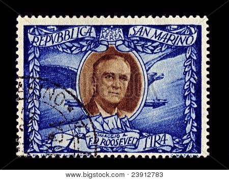 SAN MARINO-ok 1947:A znaczek wydrukowany w San Marino pokazuje obraz Franklin Delano Roosevelt 32n