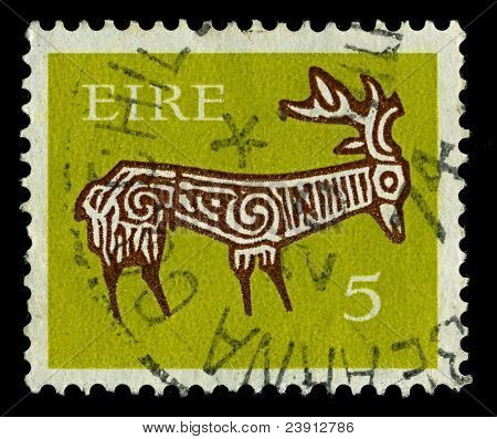 ไอร์แลนด์-เซอร์กา 1971:A แสตมป์ที่พิมพ์ในไอร์แลนด์แสดงภาพของ 