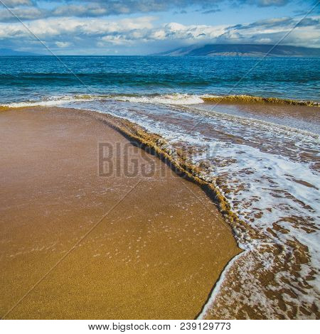 Relaxing Waves At Maluaka Beach On A Sunny Day, Maui, Hawaii