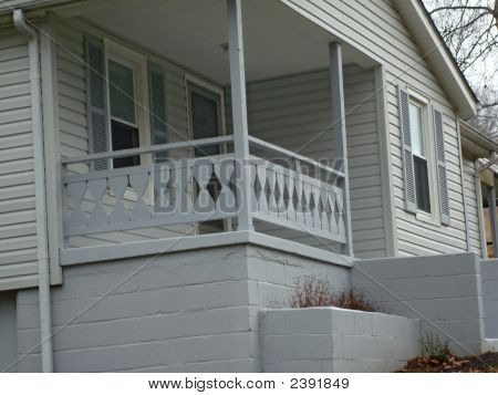 Bianco casa con portico