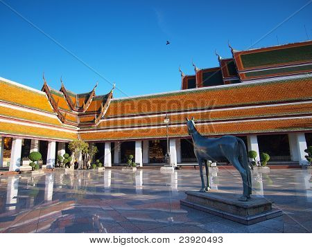 Wat Sutat templi di Bangkok