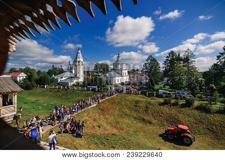 Luh, Russia - August 27, 2016: Temple Ensemble Of The Village Of Luh With Tourists On The Holiday Of