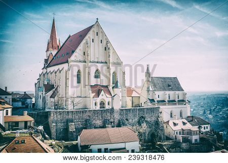 St. Nicholas' Deanery Church, Znojmo, Analog Filter